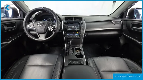 TOYOTA CAMRY HYBRID XLE
