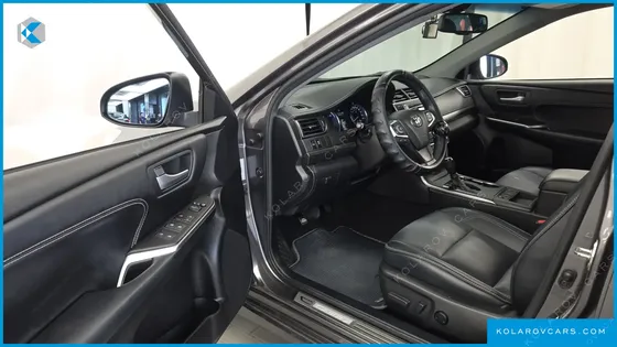 TOYOTA CAMRY HYBRID XLE