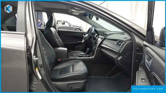 TOYOTA CAMRY HYBRID XLE