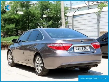 TOYOTA CAMRY HYBRID XLE