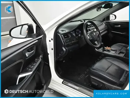 TOYOTA CAMRY HYBRID XLE