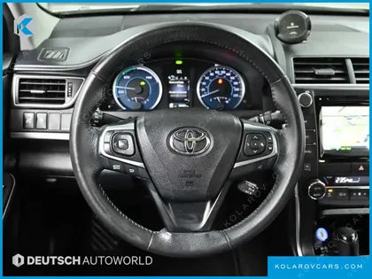 TOYOTA CAMRY HYBRID XLE
