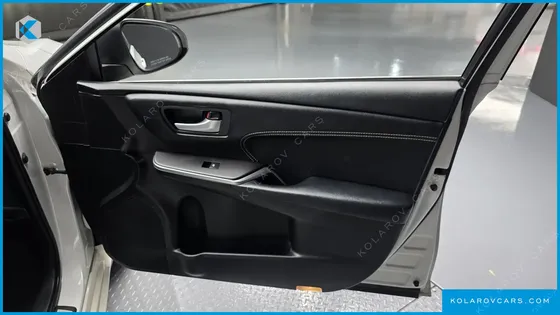 TOYOTA CAMRY HYBRID XLE