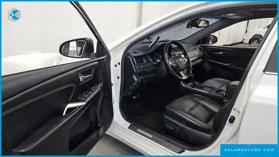 TOYOTA CAMRY HYBRID XLE