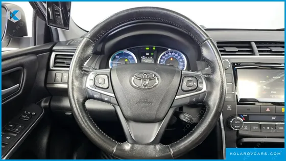 TOYOTA CAMRY HYBRID XLE