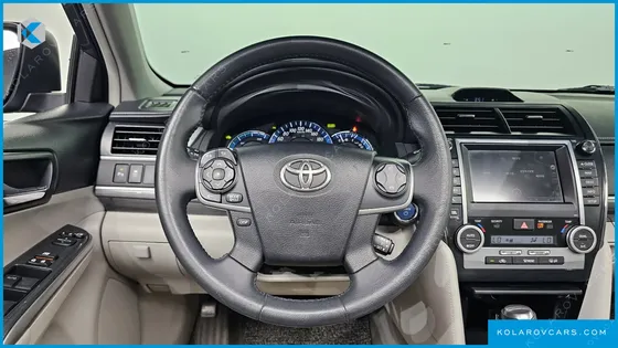TOYOTA CAMRY HYBRID XLE