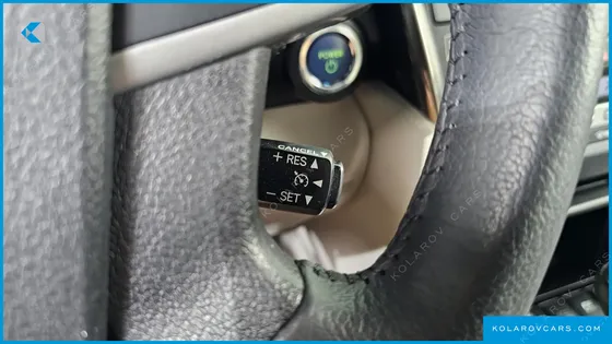 TOYOTA CAMRY HYBRID XLE