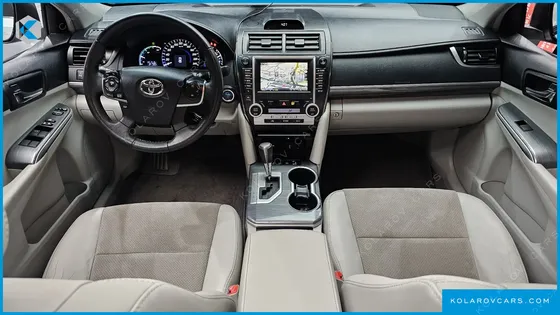 TOYOTA CAMRY HYBRID XLE