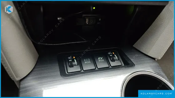 TOYOTA CAMRY HYBRID XLE
