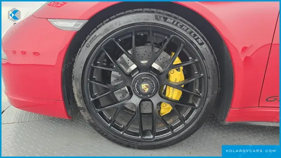 PORSCHE 911 CARRERA 4 GTS CABRIOLET