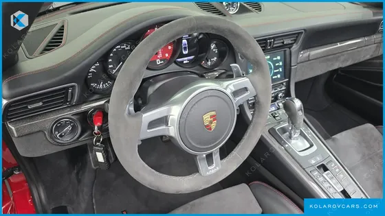 PORSCHE 911 CARRERA 4 GTS CABRIOLET