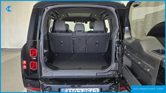 LAND ROVER DEFENDER 110 P300 X-DYNAMIC SE