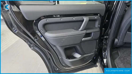 LAND ROVER DEFENDER 110 P300 X-DYNAMIC SE