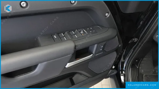 LAND ROVER DEFENDER 110 P300 X-DYNAMIC SE