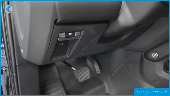 LAND ROVER DEFENDER 110 P300 X-DYNAMIC SE