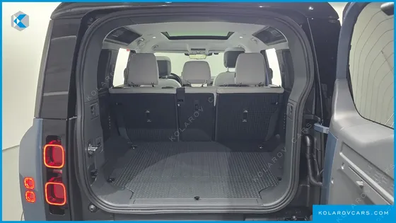 LAND ROVER DEFENDER 110 P300 X-DYNAMIC SE