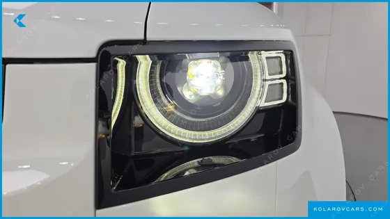 LAND ROVER DEFENDER 110 D250 X-DYNAMIC SE