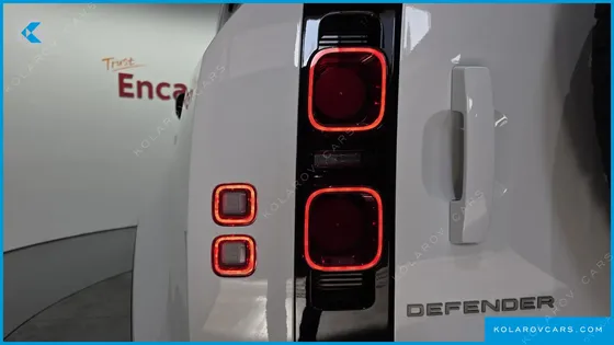LAND ROVER DEFENDER 110 D250 X-DYNAMIC SE