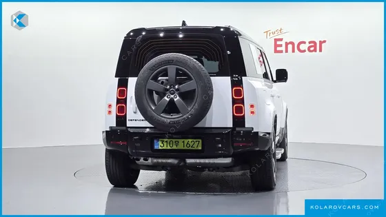 LAND ROVER DEFENDER 110 D300 X-DYNAMIC HSE
