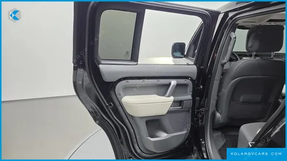 LAND ROVER DEFENDER 110 D300 X-DYNAMIC HSE