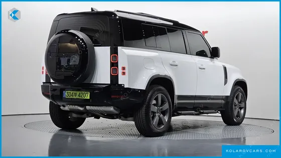 LAND ROVER DEFENDER 110 D300 X-DYNAMIC HSE