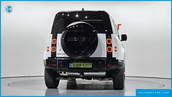 LAND ROVER DEFENDER 110 D300 X-DYNAMIC HSE