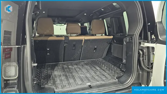 LAND ROVER DEFENDER 110 D300 X-DYNAMIC HSE