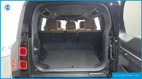 LAND ROVER DEFENDER 110 P300 X-DYNAMIC SE