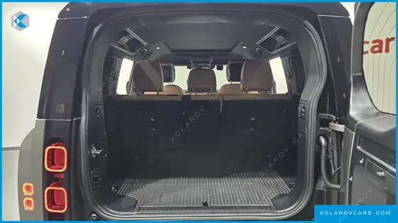 LAND ROVER DEFENDER 110 P300 X-DYNAMIC SE