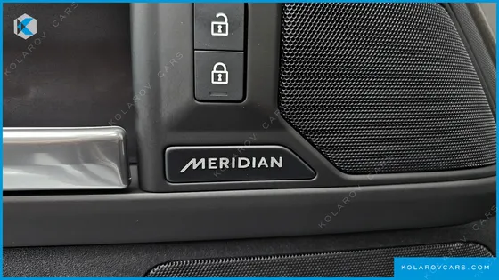 LAND ROVER DEFENDER 110 P300 X-DYNAMIC SE