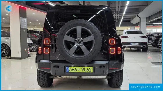 LAND ROVER DEFENDER 110 D300 X-DYNAMIC HSE