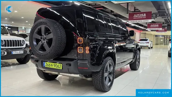 LAND ROVER DEFENDER 110 D300 X-DYNAMIC HSE