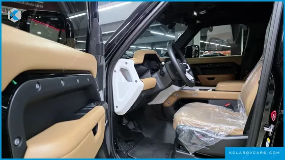 LAND ROVER DEFENDER 110 D300 X-DYNAMIC HSE