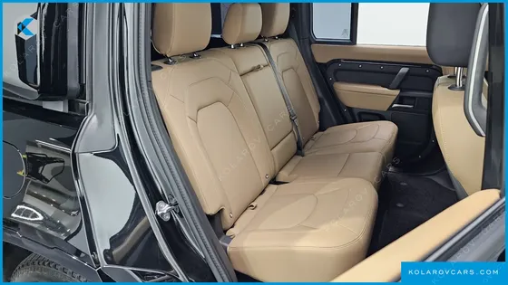 LAND ROVER DEFENDER 110 D300 X-DYNAMIC HSE