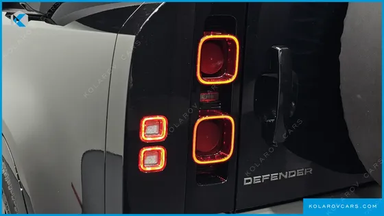 LAND ROVER DEFENDER 110 D300 X-DYNAMIC HSE