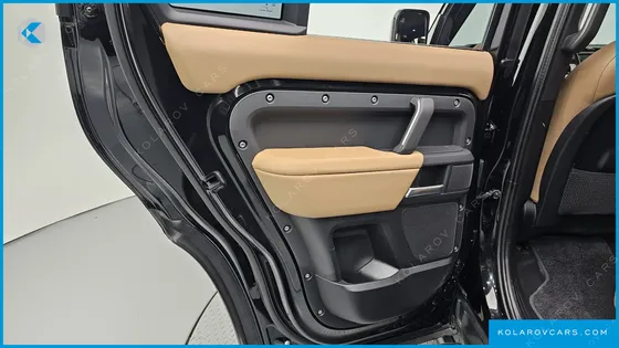 LAND ROVER DEFENDER 110 D300 X-DYNAMIC HSE