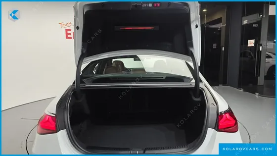 MERCEDES E-CLASS E300 4MATIC AMG LINE