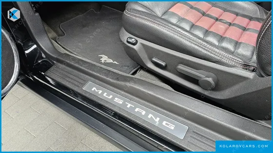 FORD MUSTANG CONVERTIBLE