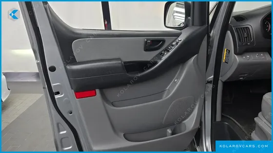 HYUNDAI STAREX URBAN 9-SEATER