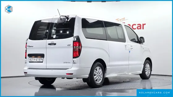 HYUNDAI STAREX VAN 5-SEATER