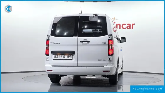 HYUNDAI STAREX VAN 5-SEATER