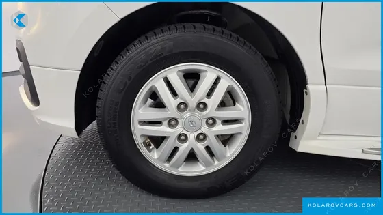 HYUNDAI STAREX VAN 5-SEATER