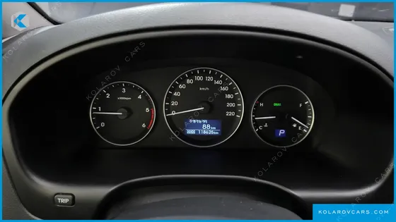 HYUNDAI STAREX VAN 5-SEATER