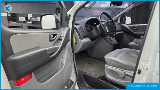 HYUNDAI STAREX VAN 5-SEATER