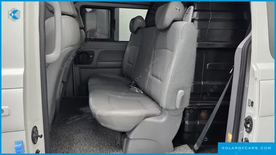 HYUNDAI STAREX VAN 5-SEATER