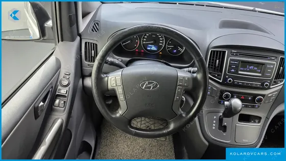 HYUNDAI STAREX VAN 5-SEATER