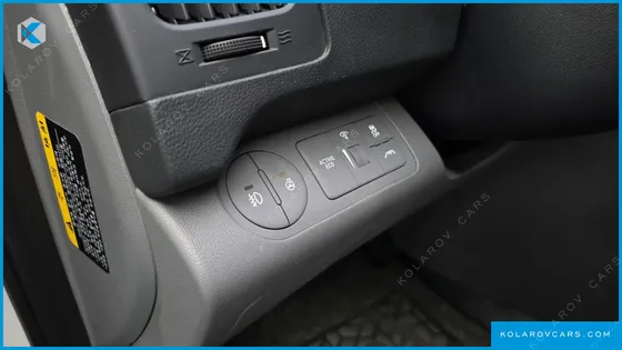 HYUNDAI STAREX VAN 5-SEATER
