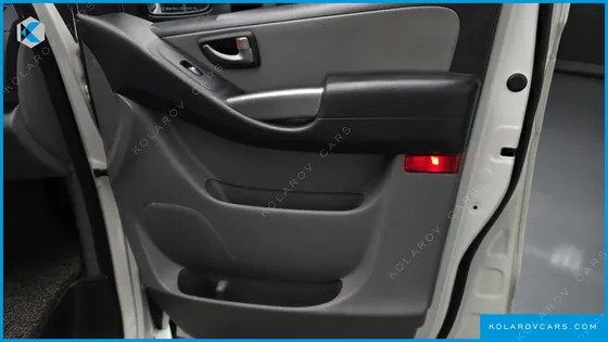 HYUNDAI STAREX VAN 5-SEATER