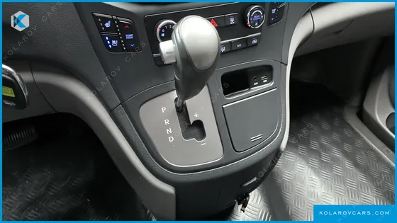 HYUNDAI STAREX WAGON 12-SEATER
