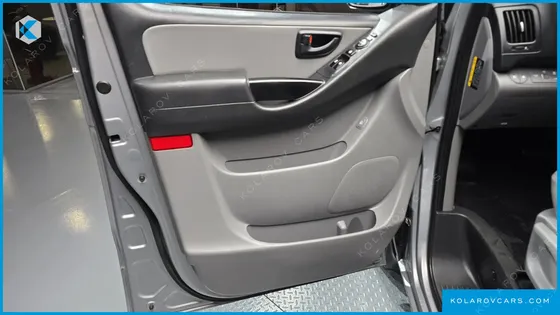 HYUNDAI STAREX WAGON 12-SEATER